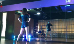 太空步舞蹈视频,跟随视频领略舞蹈魅力